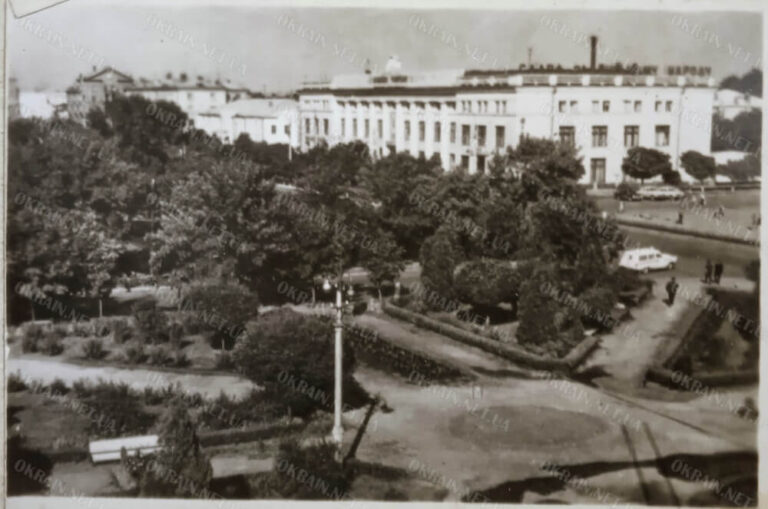 Сквер Жовтневий Кременчук 1973 рік фото 2535