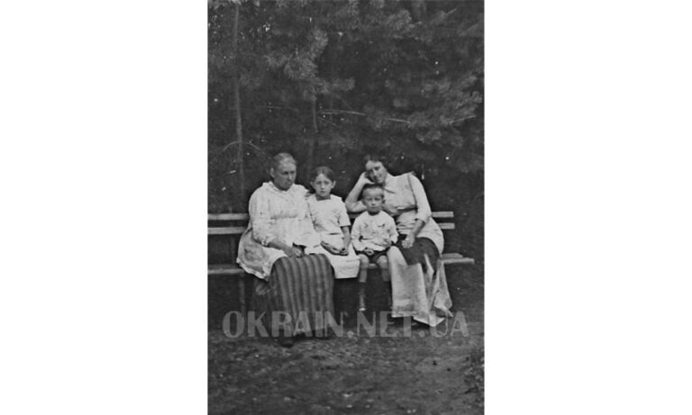 У саду садиби Шуйських Кременчук фото 2560