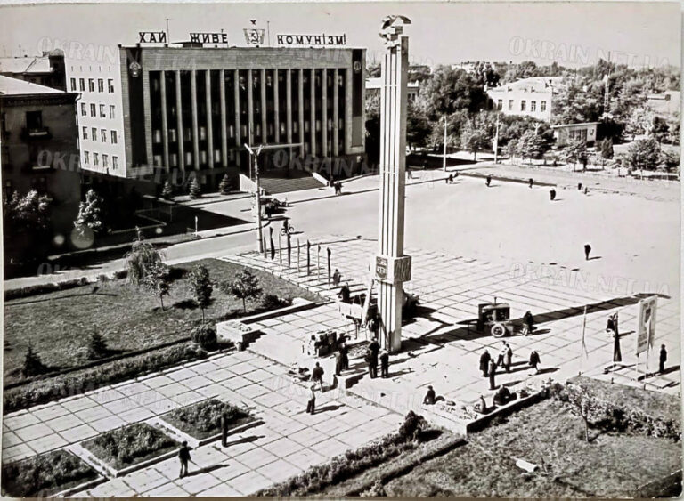 Монтаж стели на честь 400-річчя Кременчука №2609