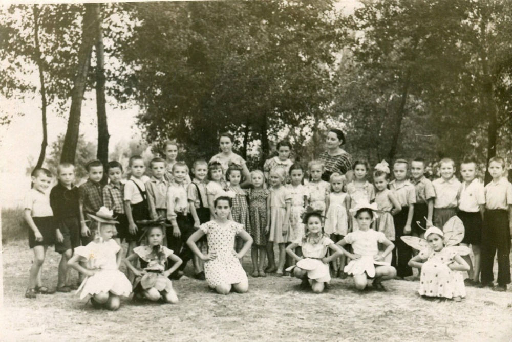 Дитячий табір у парку КВБЗ Крюків 1959 рік фото №2692