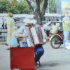 Вуличний акордеоніст у Кременчуці фото №2706