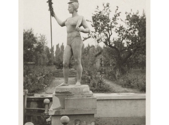 Фонтан у саду клубу ім. Котлова, 1941 рік фото №2736