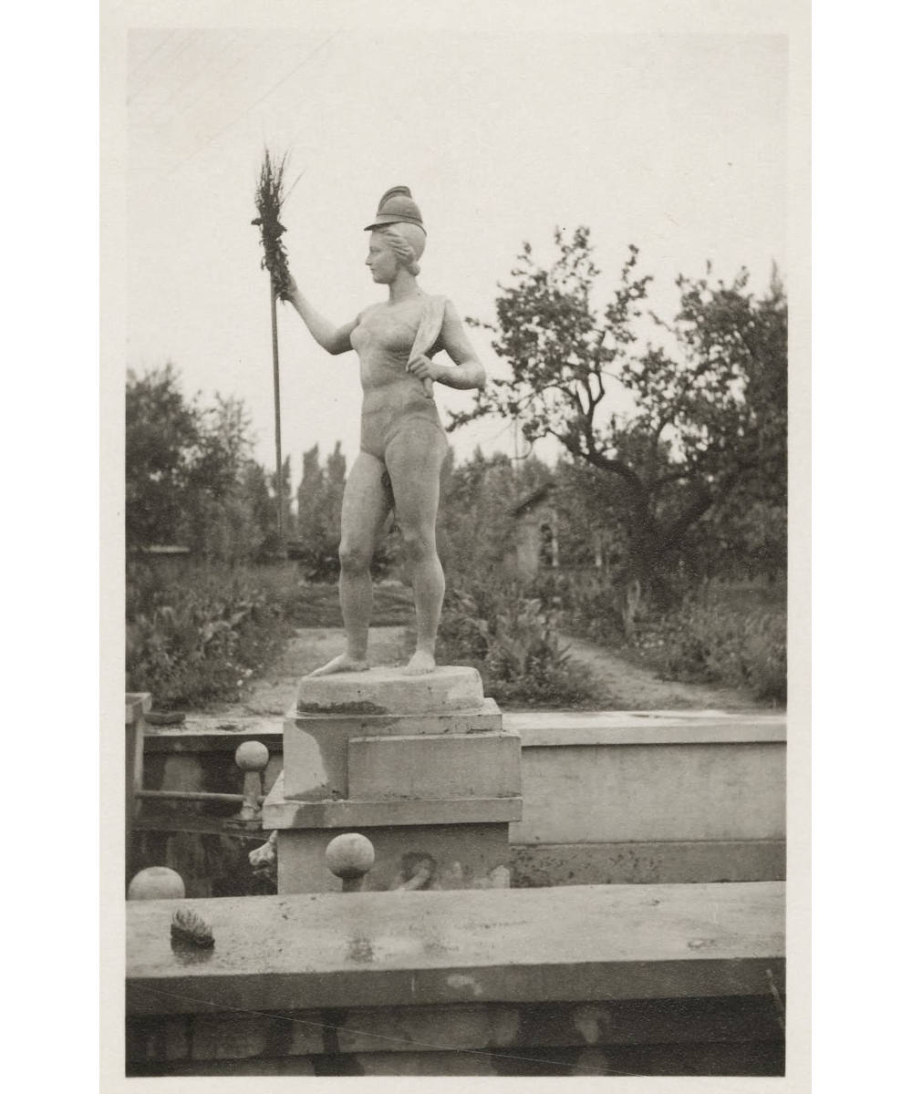 Фонтан у саду клубу ім. Котлова, 1941 рік фото №2736