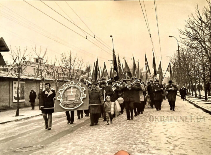 Робітники Кременчуцького сталеварного заводу на параді фото №2744