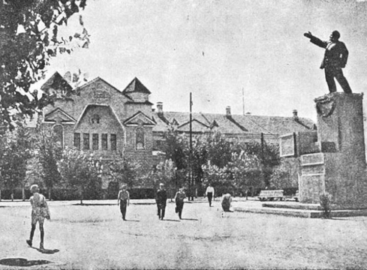 Сквер біля клубу ім. Котлова, 1937-38-й рік фото №2745