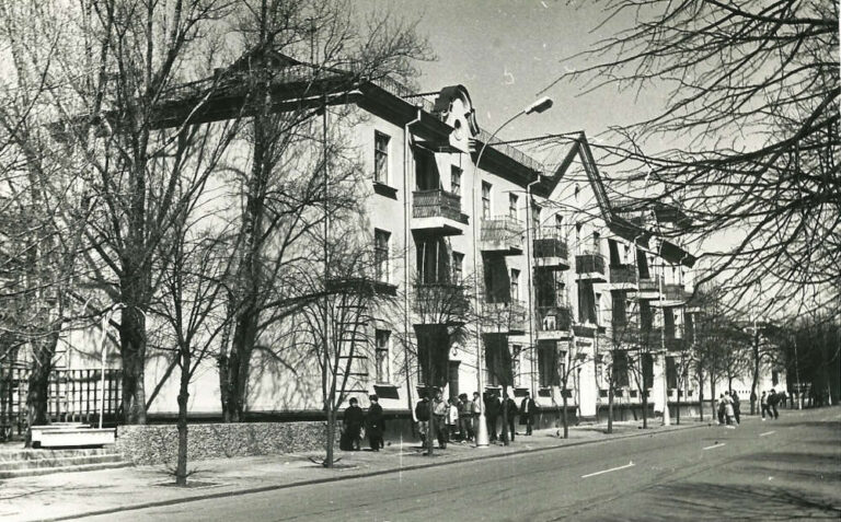 Будинок навпроти фотоательє 1970-ті роки фото №2762