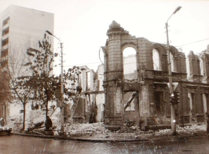 Останні дні будівлі на вулиці Жовтневій-3 1991 рік фото №2768
