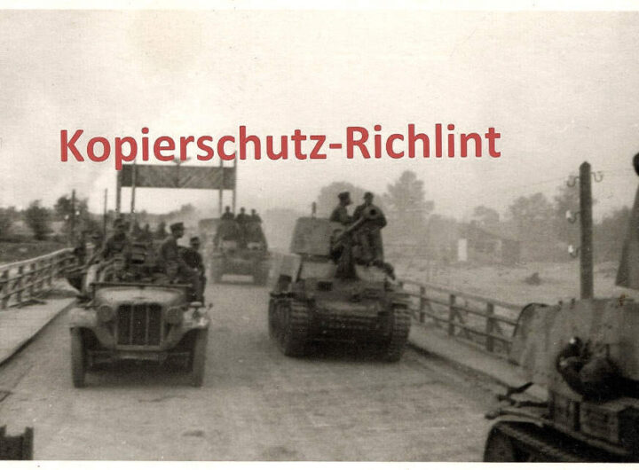 Німецька колона заїжджає на міст Рунштедта 1943 рік фото №2781