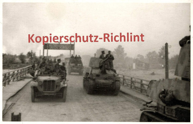 Німецька колона заїжджає на міст Рунштедта 1943 рік фото №2781