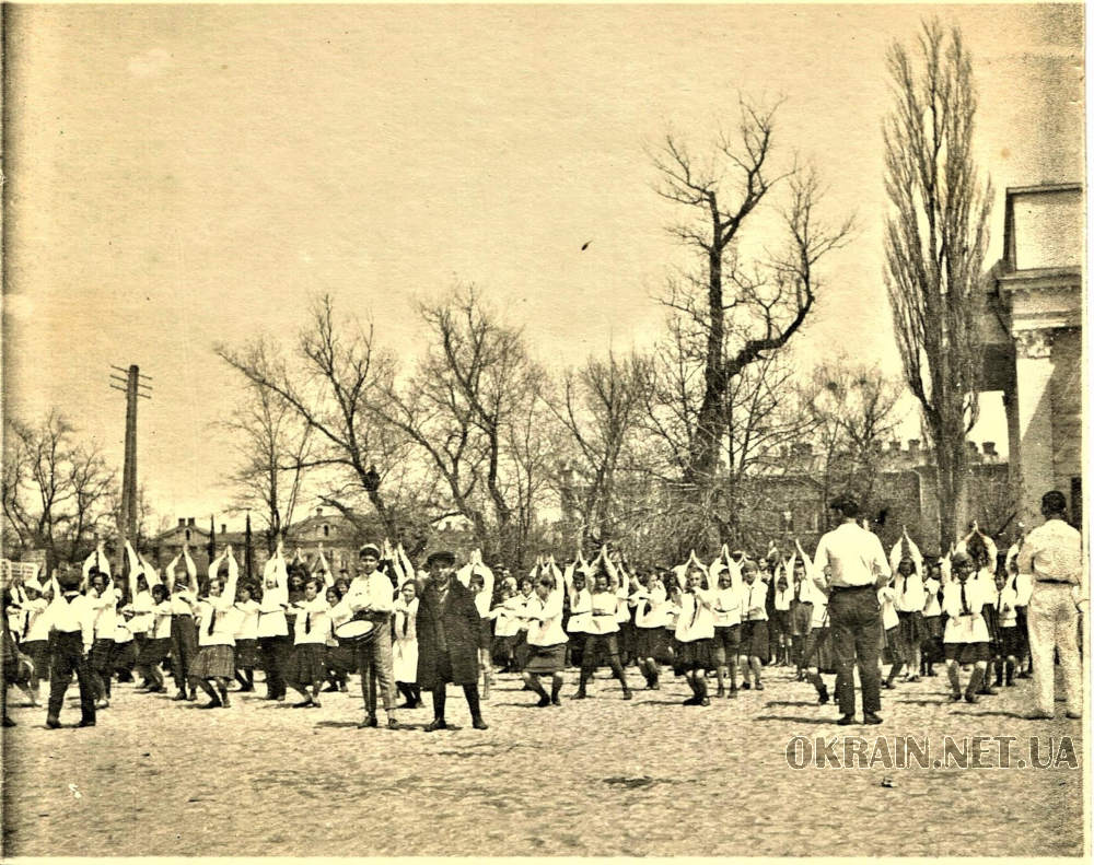 Фізкультурний парад школярів Кременчук 1928 рік фото №2794