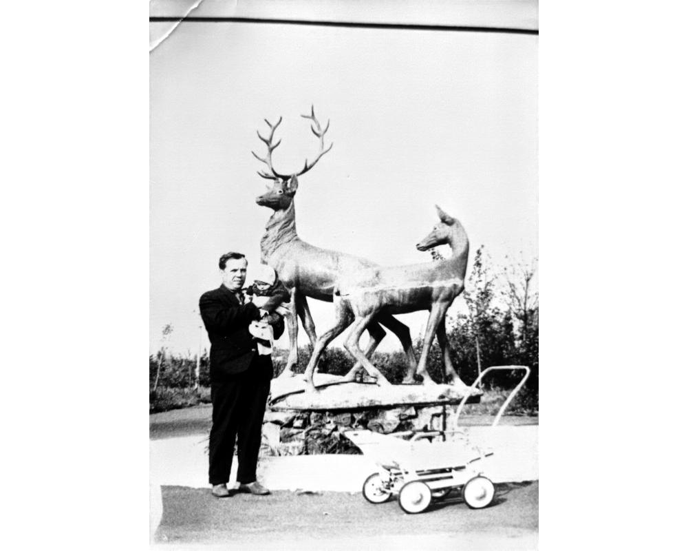 Біля скульптури Олені на набережній 1960 рік фото №2801