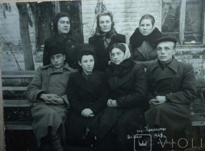 Студенти біля гуртожитку №22 Кременчук 1948 рікфото №2858
