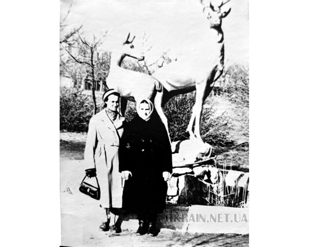 Біля скульптури "Олені", Кременчук 1959 рік фото №2862