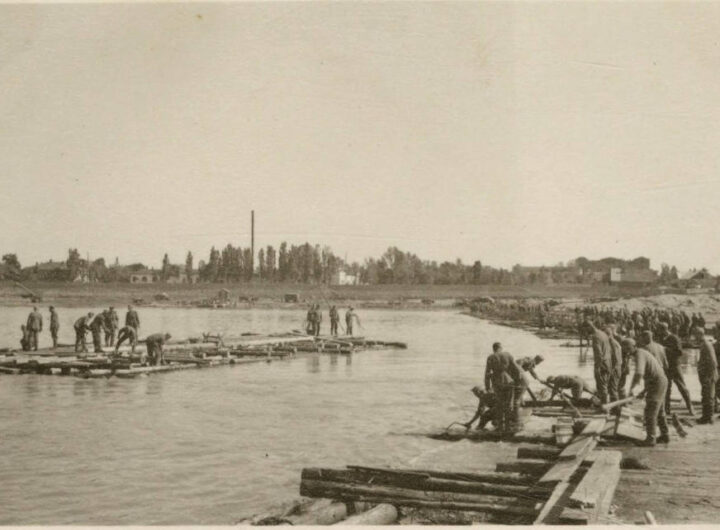 Будівництво переправи з острова Великий Кременчук 1941 рік фото №2865
