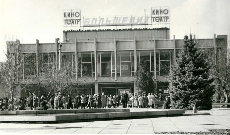 Кінотеатр Більшовик в Кременчуці, 1970-ті роки фото №2889