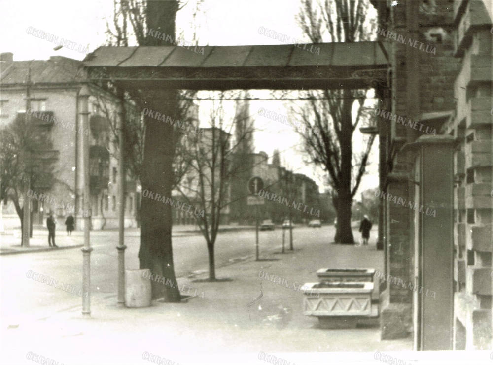 Критий під’їзд будинку Кременчуцького Держбанку 1970-ті роки фото №2893