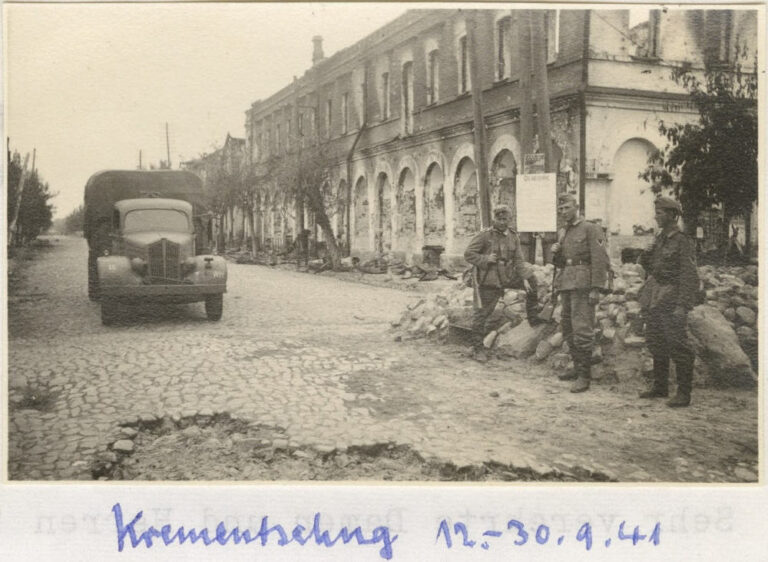Вулиця у Кременчуці, вересень 1941 року фото №2921