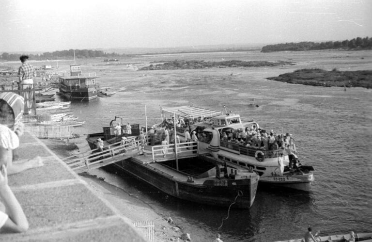 Пароплави біля набережної, Кременчук 1960-ті роки фото №2966