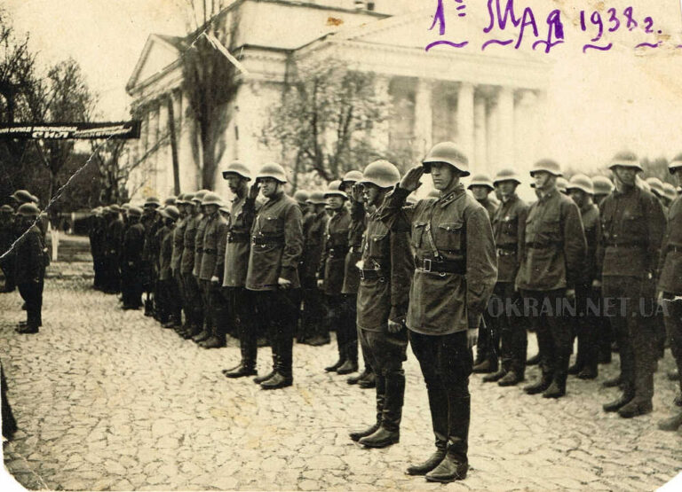 Першотравнева демонстрація на Соборній площі 1938 рік фото №2970