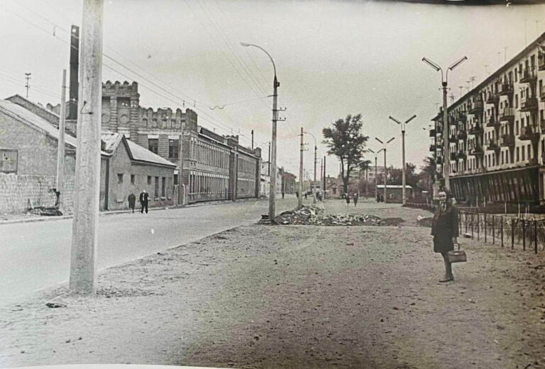 Вулиця Красіна (нині Троїцька) Кременчук 1960-ті роки фото №2981