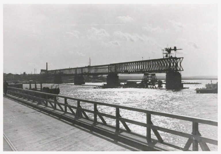 Відновлення німцями Крюківського залізничного мосту 1941 рік фото №3008