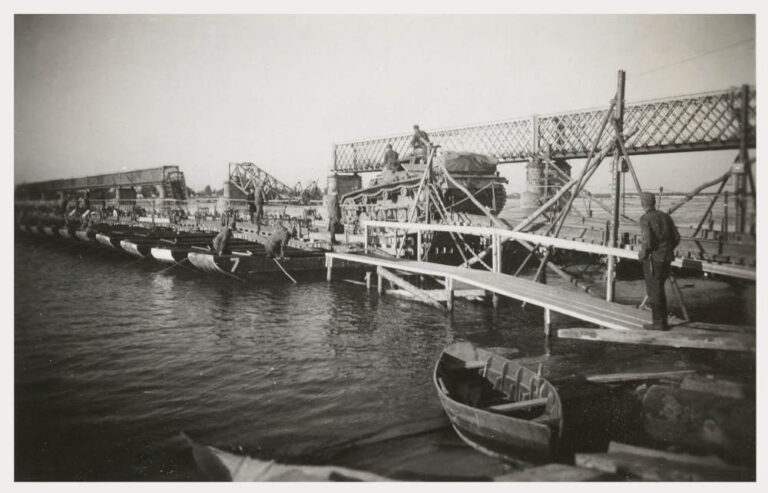 Німецька понтонна переправа через Дніпро 1941 рік фото №3057
