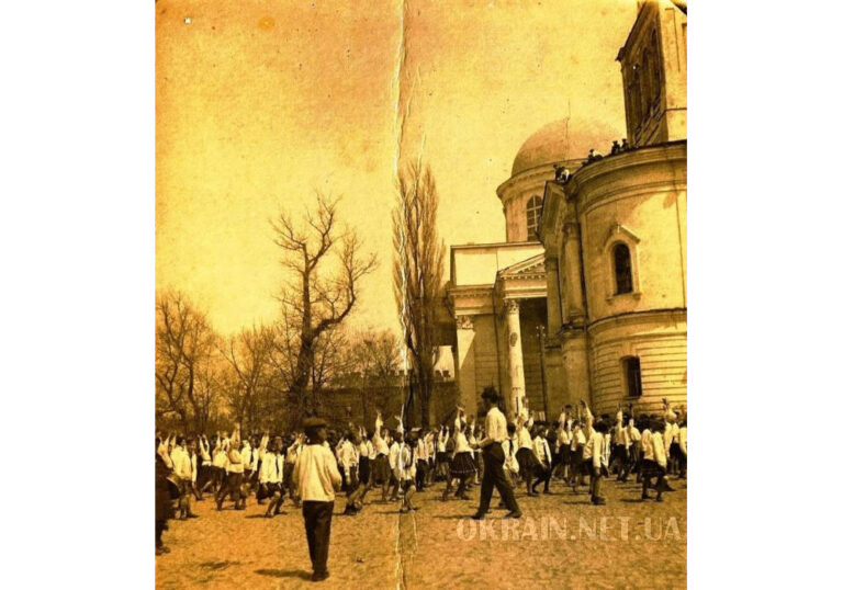 Показовий виступ учнів навчальних закладів 1928 рік фото №3059