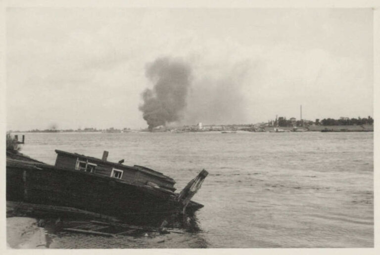 Вид з острова Великий на Кременчук, вересень 1941 року фото №3084