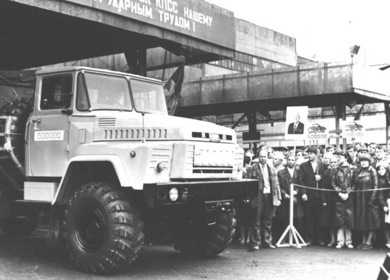 Повнопривідний вантажний автомобіль КрАЗ-260 1987 рік фото №3088