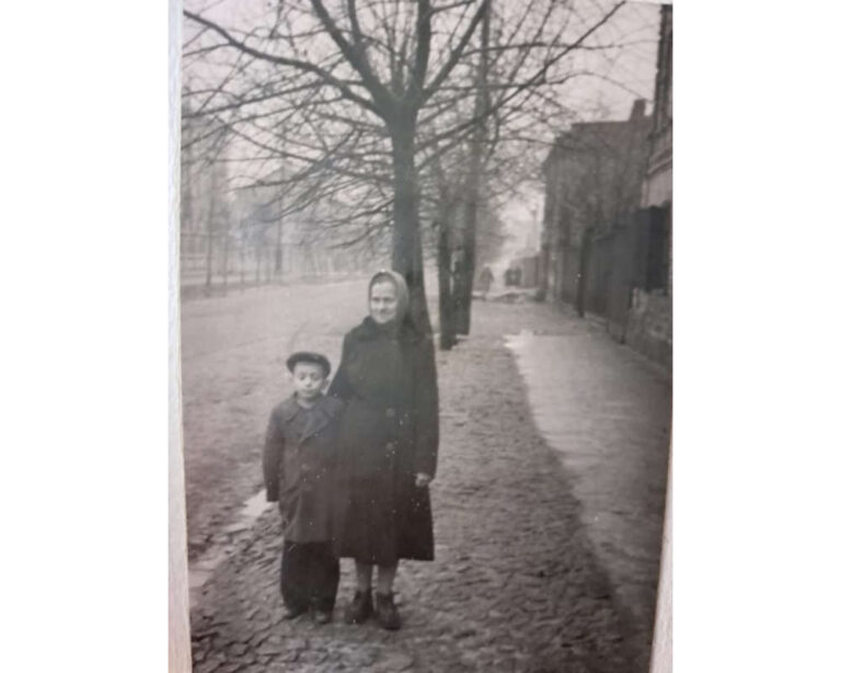 Вулиця Бутиріна (нині Івана Мазепи) будинок 45, 1961 рік фото №3107