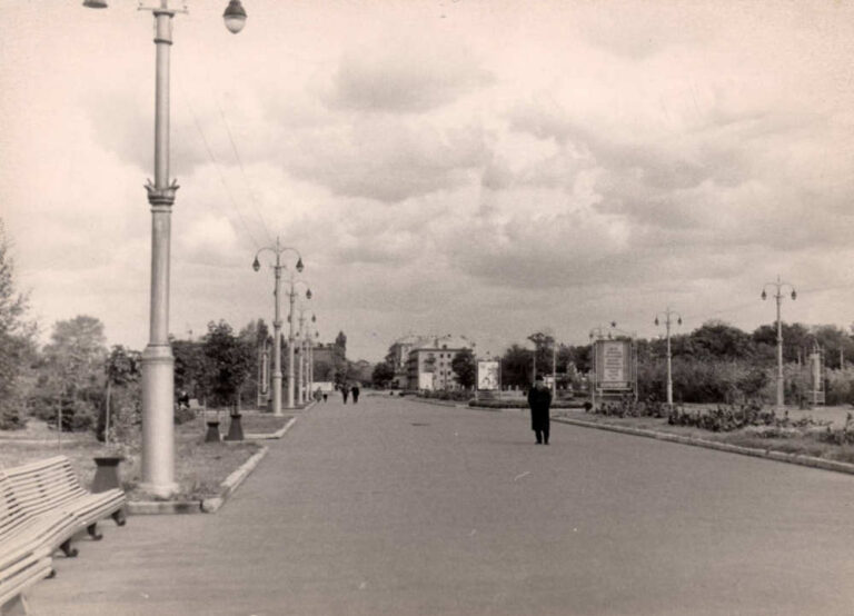 Центральна алея Придніпровського парку 1964 рік фото №3109