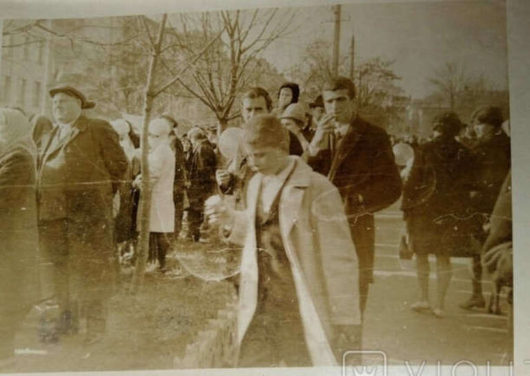 На вулиці Леніна (нині Соборна) 1968 рік фото №3128