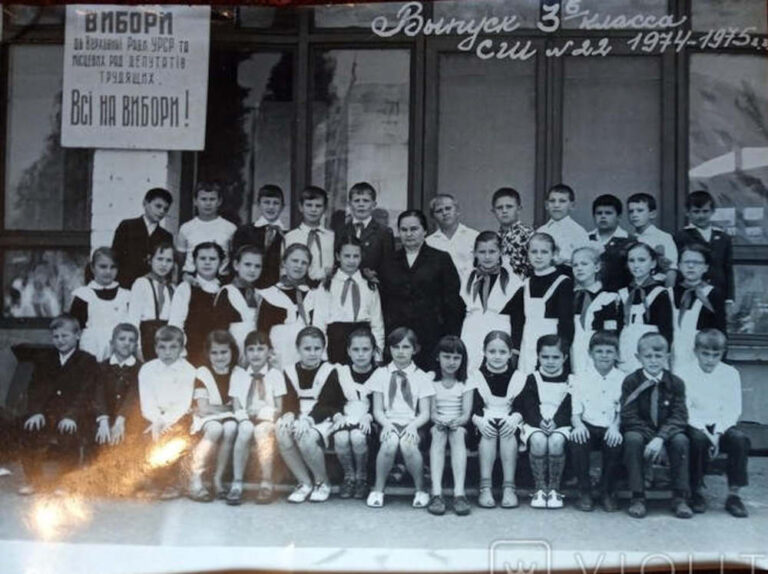 Випуск 3-го класу школи №22, 1975 рік фото №3145
