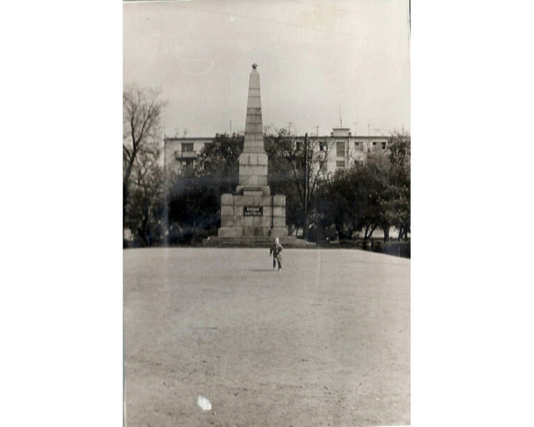 Пам' ятник в Поштовому сквері 1968 рік фото №3150