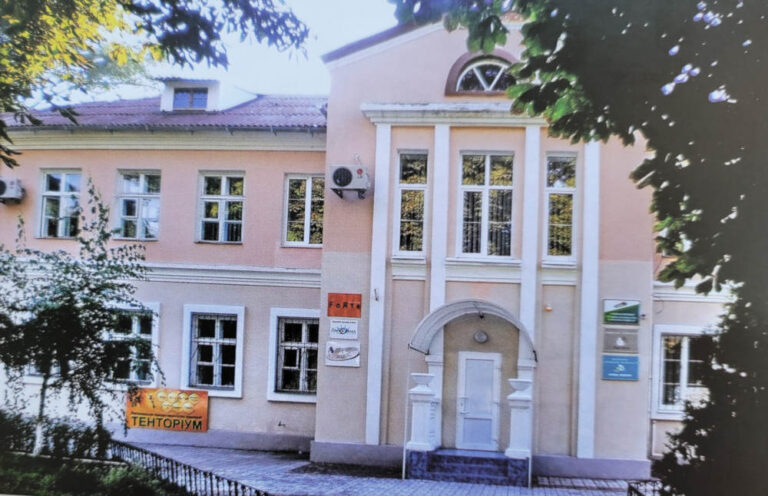 Будівля дитячого садочку на житловому містечку фото №3164