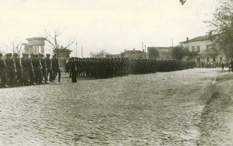 Біля скверу МЮДа, Кременчук, 1953 рік фото №3184