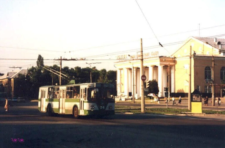 Палац культури КрАЗ 1998 рік фото №3188