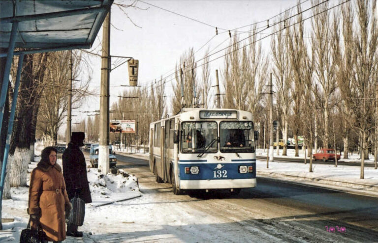 Зупинка "Тролейбусне управління" 2004 рік фото №3251