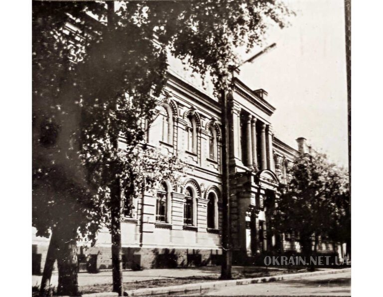 Будівля притулку для сиріт імені Г. Є.Чуркіна 1973 рік фото №3252