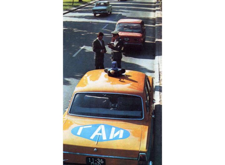 Вулиця Київська, Кременчук, 1980-ті: Волга ГАІ фото №3270