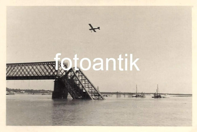Літак Fieseler Fi 156 Storch над зруйнованим мостом, 1941 рік фото №3306