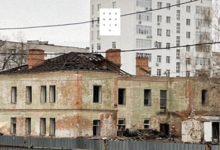 У Кременчуці продовжують розбирати 120-річний будинок