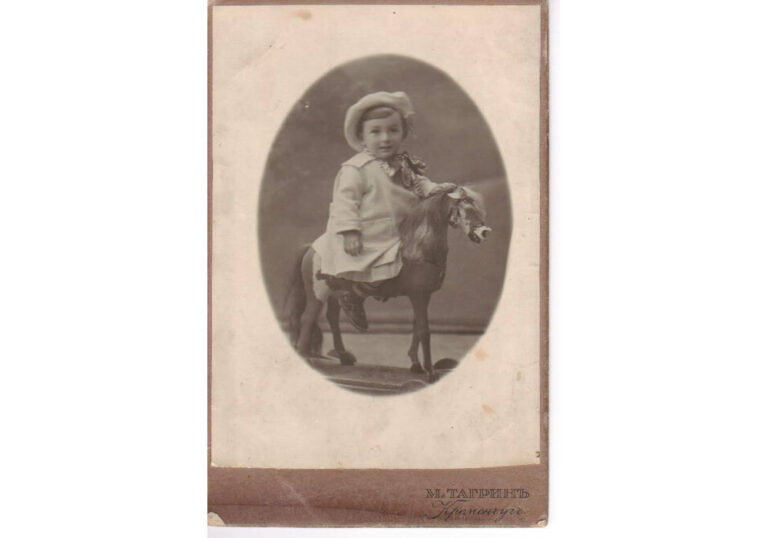 Хлопчик на коні, фотограф Тагрін, 1916 рік фото №3366