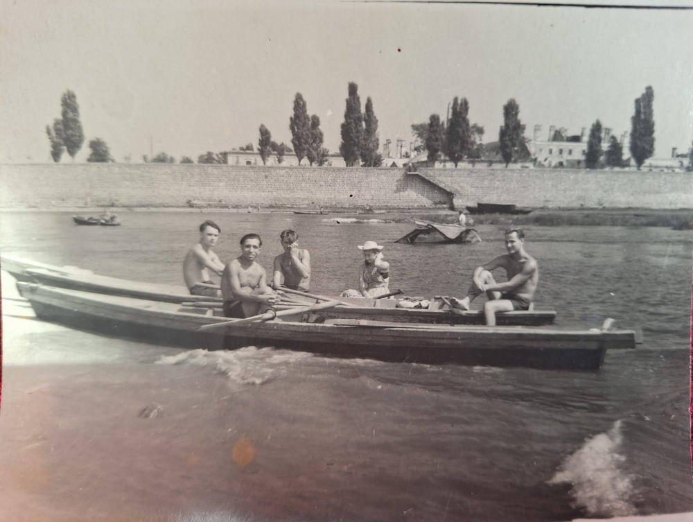 Студенти Київського медінституту на практиці у Кременчуці, 1950 рік, фото №3407