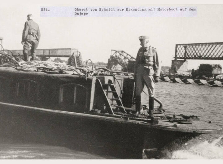 Німецький полковник на трофейному радянському катері 1941 рік, фото №3426