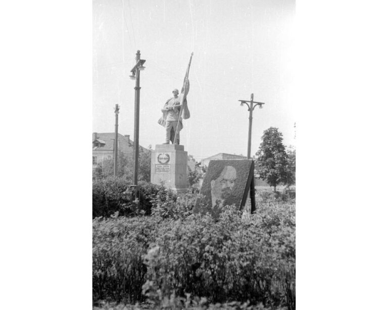 Пам'ятник Воїну-визволителю, 1960-ті роки, фото №3437