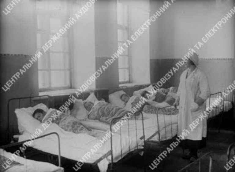 «Тиха година» в дитячому садку, 1935 рік, фото №3484