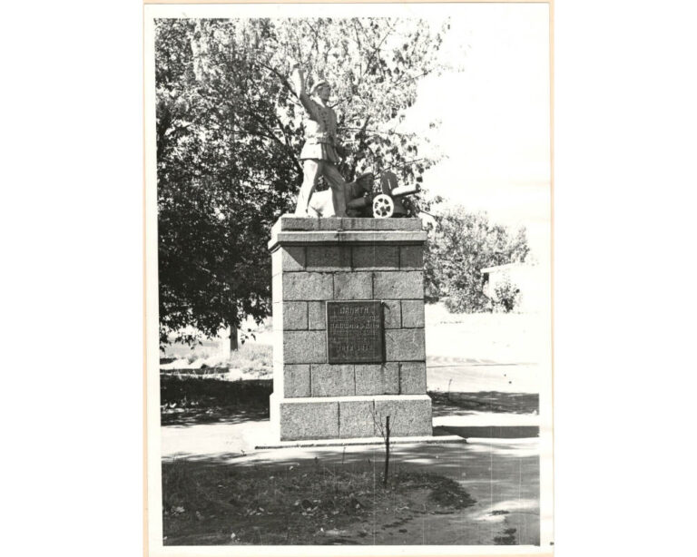 Пам’ятник матросам, 1976 рік, Крюків, фото №3508