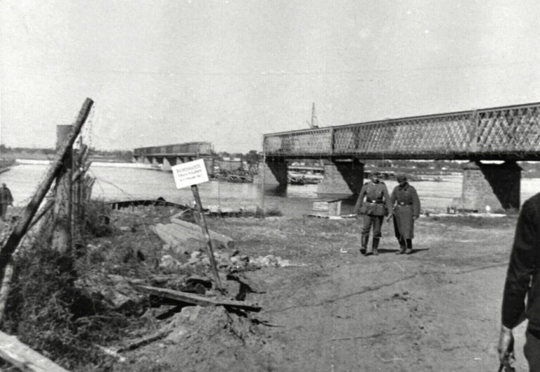 Зруйнований міст в Кременчуці, 1941 рік, фото №3553