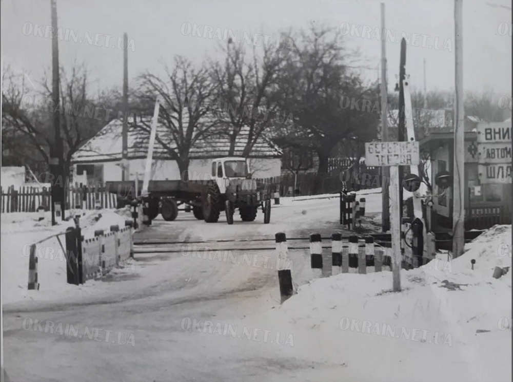 Залізничний переїзд, Крюків, 1977 рік, фото №3693
